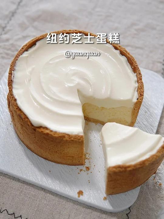纽约芝士蛋糕芝士浓郁,口感醇厚湿润!