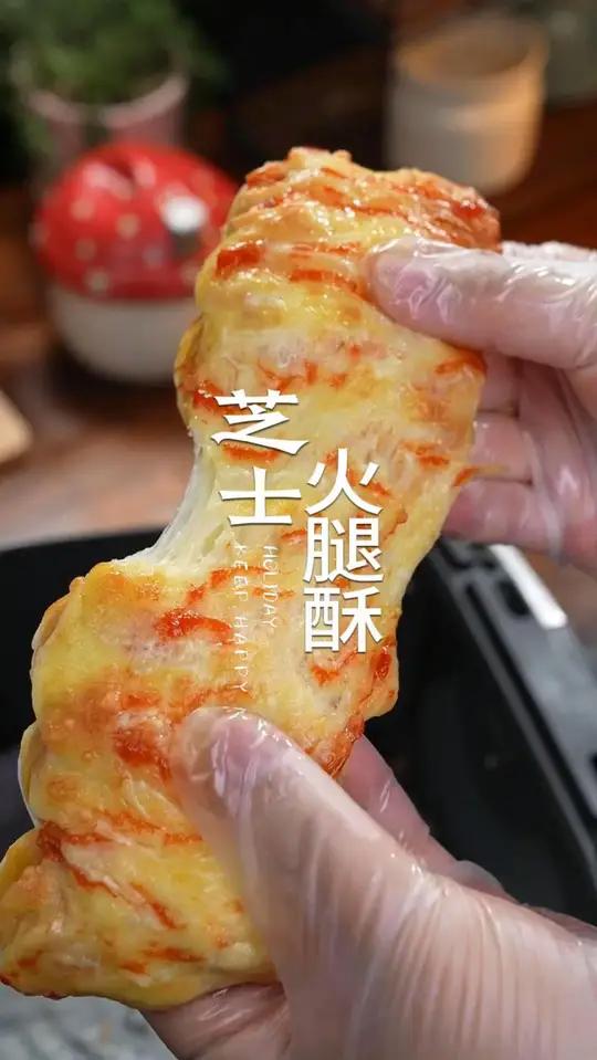 手抓饼与火腿肠的神仙搭配太绝了,有空气炸锅的都试试这个火腿酥