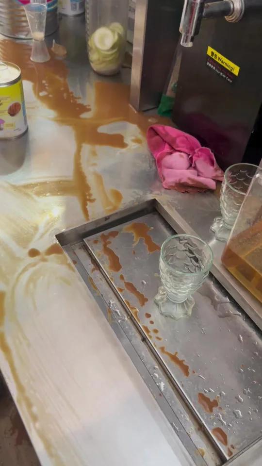 奶茶店最崩溃的瞬间来了这时候来单啦
