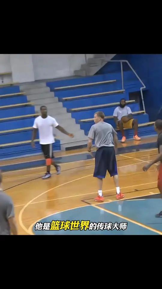 他就是传球艺术家白巧克力威廉姆斯,看他打球真的是一种艺术