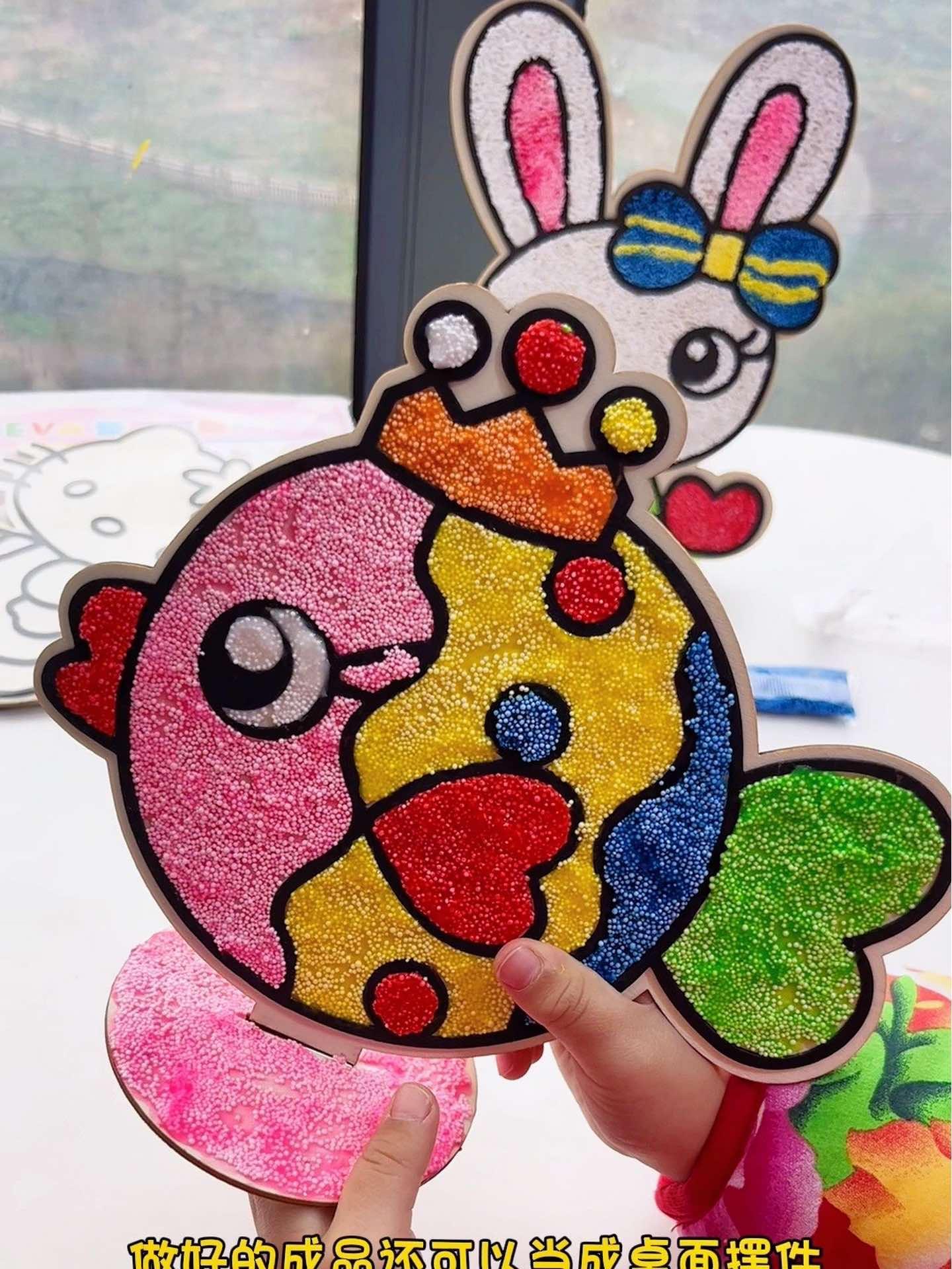 小朋友喜欢的雪花泥贴画来了,周末给孩子安排上,锻炼动手能力和专注力。手工贴画 手工diy 