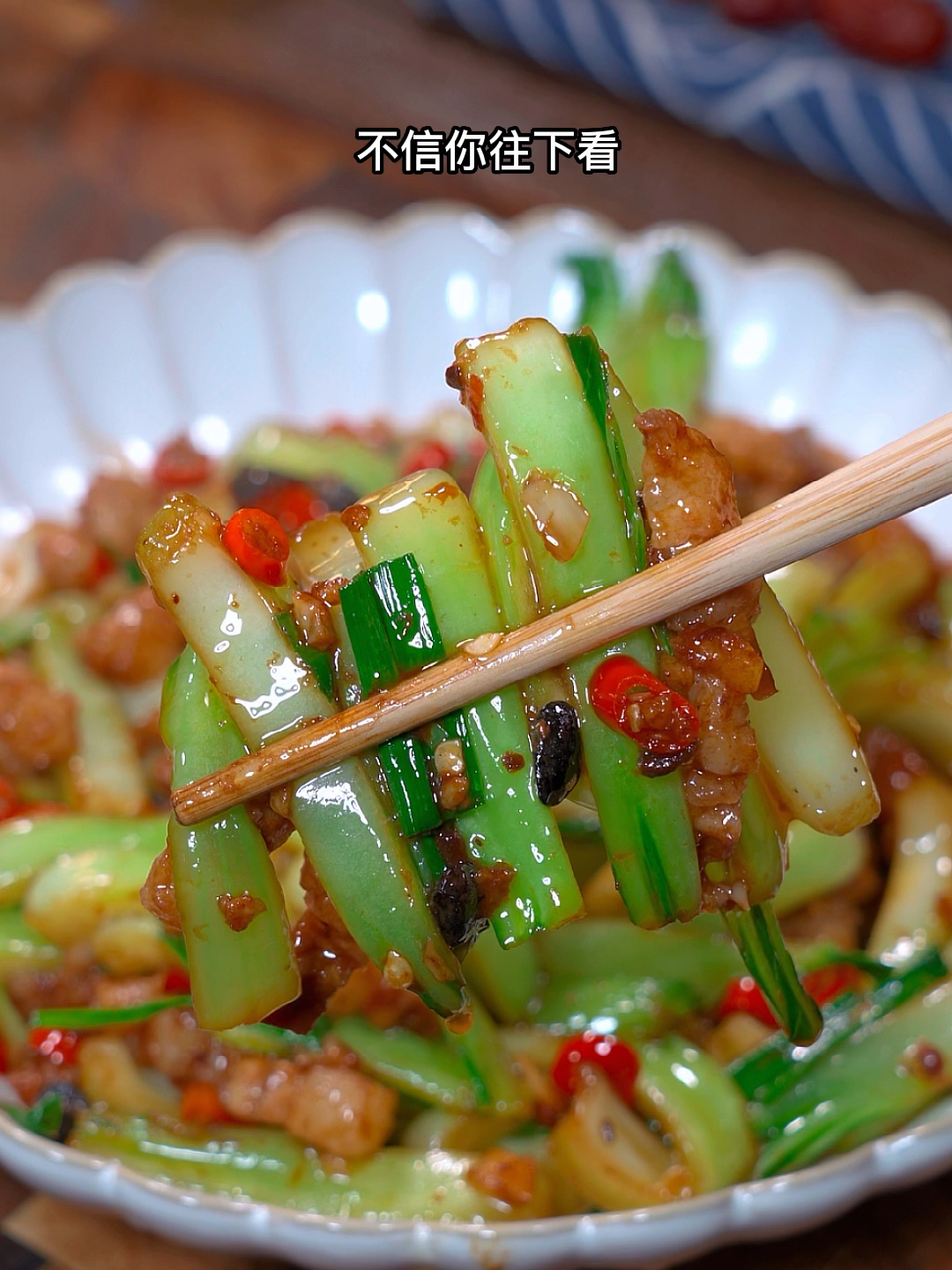 这样做的白菜梗炒肉香辣爽口米饭都吃了三大碗
