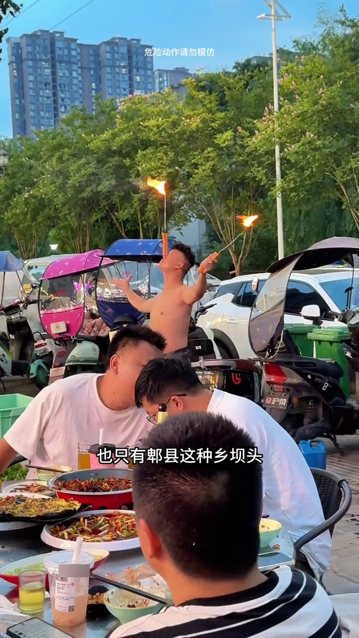 郫县太有烟火气了，这一口江湖菜爆辣过瘾