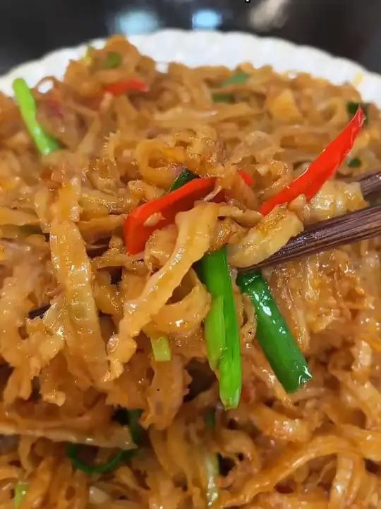 辣椒炒干贝边,真的好好吃又下饭!