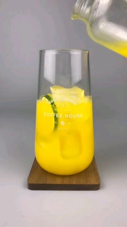 橙子雪碧柠檬片搭配鸡尾酒这样吃味道好到爆