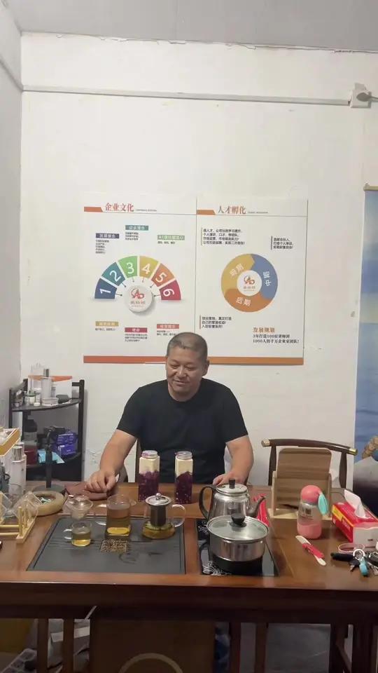 “秋天的第一杯奶茶”来自小棉袄的安排 秋天的第一杯奶茶热点文案甜甜的味道