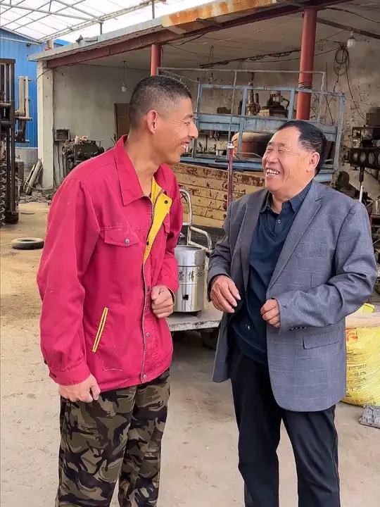 王大哥专门跑了一趟来找我往车上写字 又搬了两箱蔬菜 给他写个一帆风顺 祝他往后顺顺利利的#