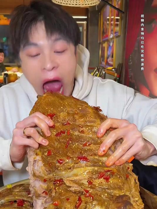 5000巨型排骨重庆火锅自助!巨无霸烤排骨 肠头虾滑!