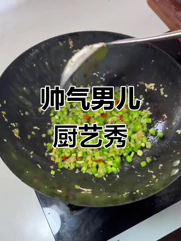 男人做饭比彭于晏还帅,家常竹笋炒蛋轻松搞定