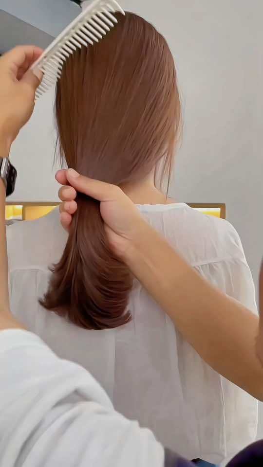 头发染什么颜色好看又显白 2023年新年发色