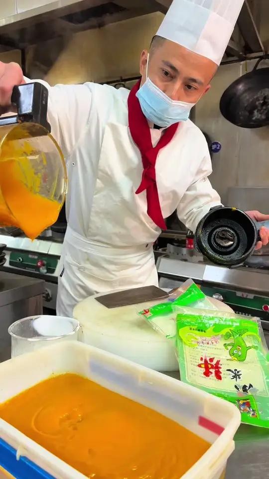 酸汤酱制作:熟南瓜2500克、劲霸酸辣汁 700、海南黄灯笼椒酱 2000克、白醋1200
