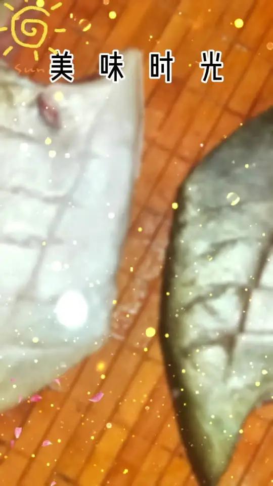 糖醋垮炖两条金鲳鱼,蒲烧鳗鱼,蒜蓉西兰花。我负责好好做饭,家人负责好好吃饭