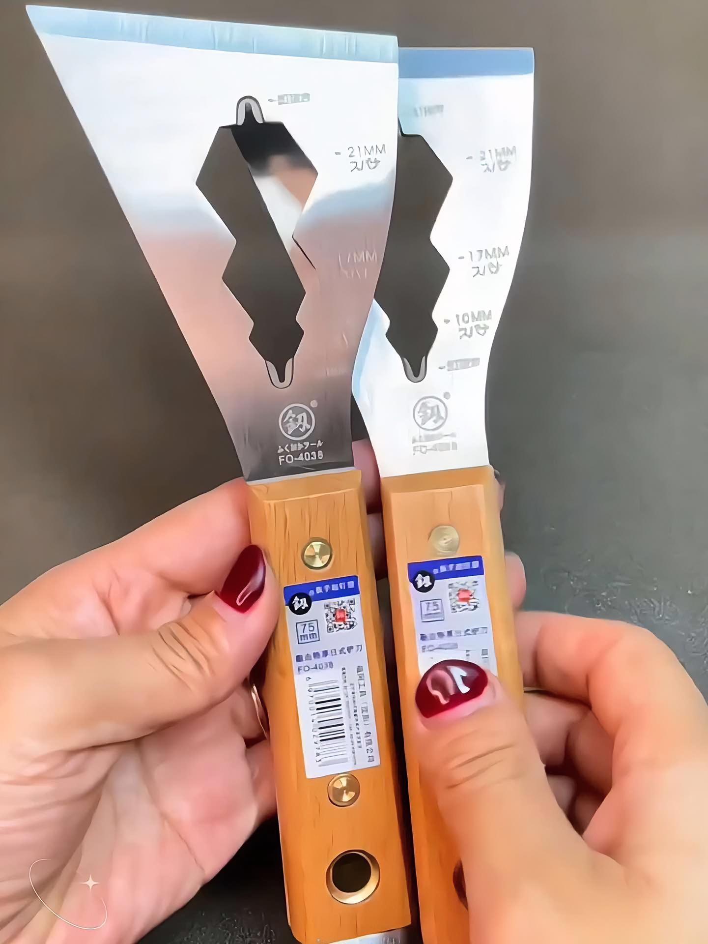 加厚多功能铲刀 贯穿式一体刚,后面可以当锤子用,中间拧各种型号螺丝,两头起钉子,收拾卫生、