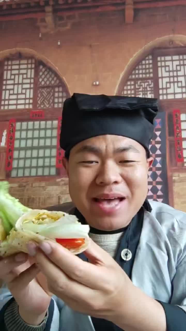 山西大雪纷飞,躲在窑洞吃煎饼 记录真实生活 妈呀太香了 嘎嘎好吃 煎饼 舌尖上的中国