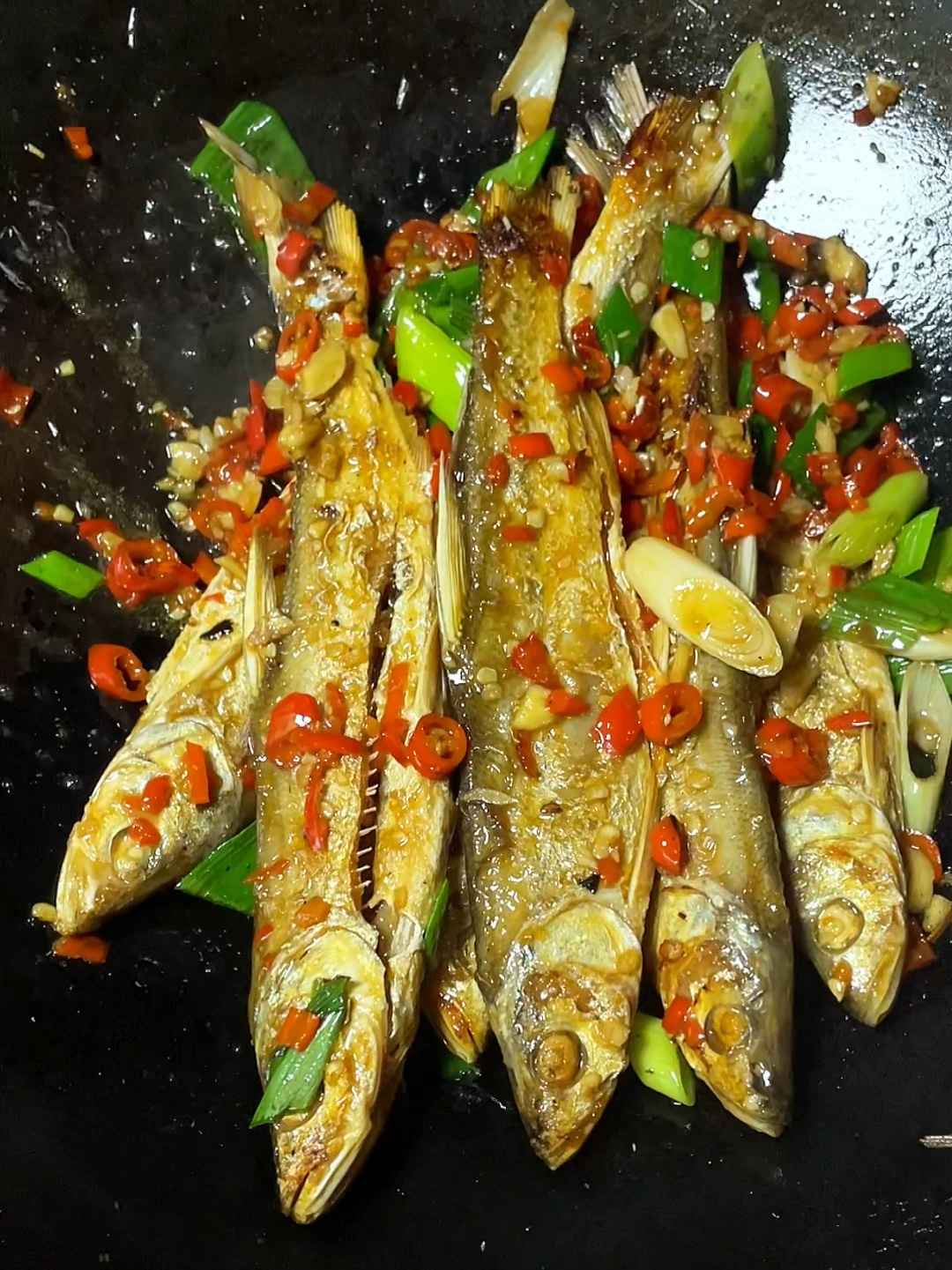 鱼干怎么炒好吃?只需简单几步,香辣开胃下饭