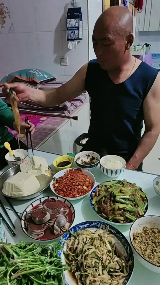 我们都爱吃的芹菜炒粉,你尝过吗?