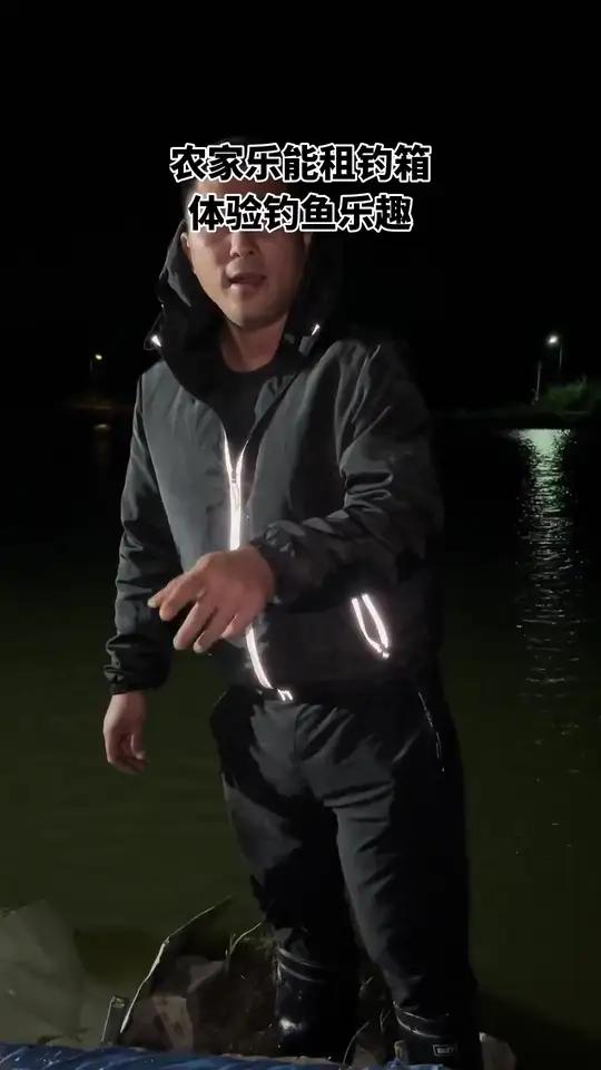 六一西路六一休闲钓场是钓鱼天堂,环境舒适,租钓箱仅 10 元。水清澈,能和钓友唠嗑。周末来