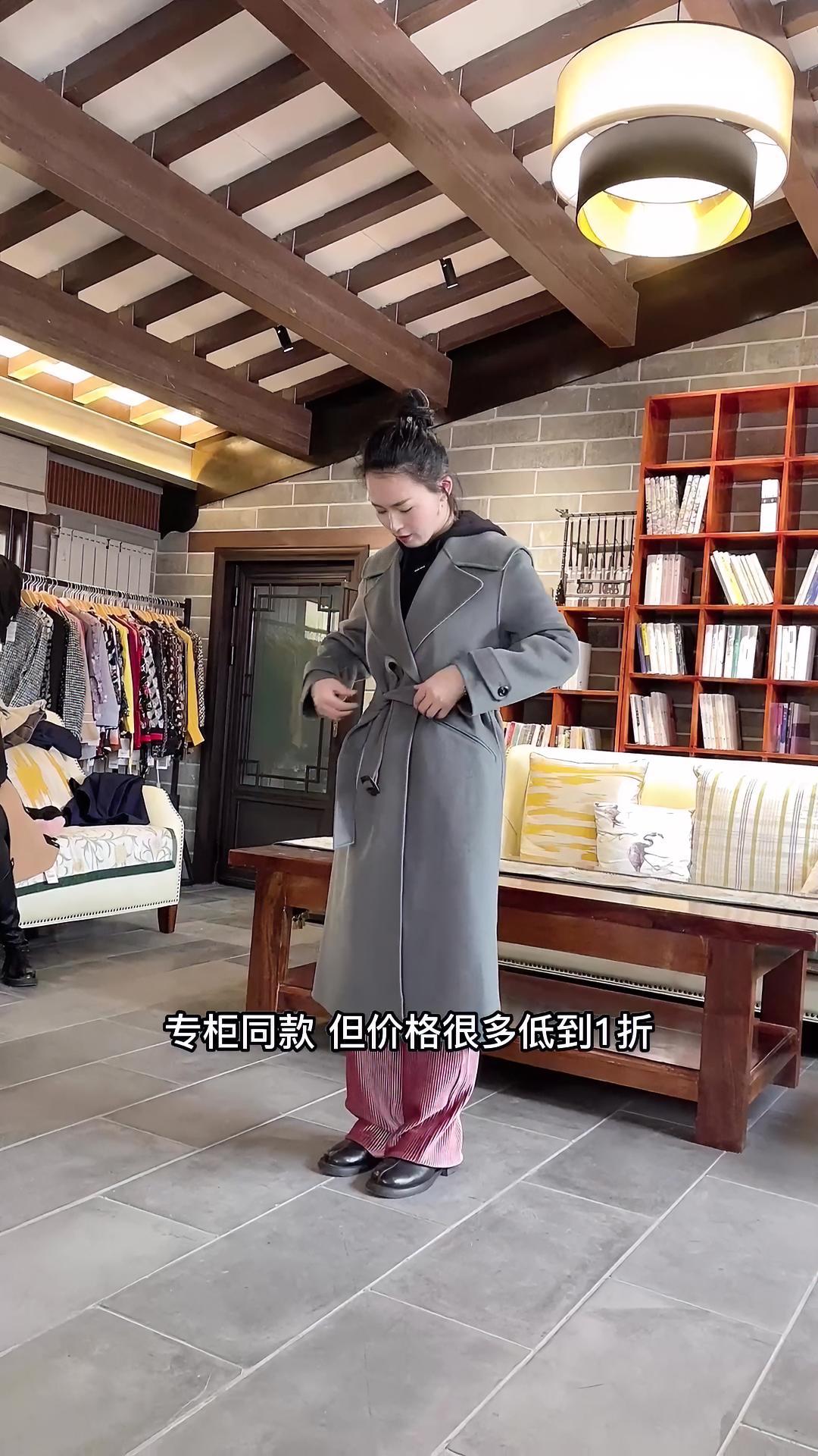 羽绒服、皮草派克服、双面呢大衣、连衣裙、打底……数百款品牌服装一折起,看看是不是你喜欢的风