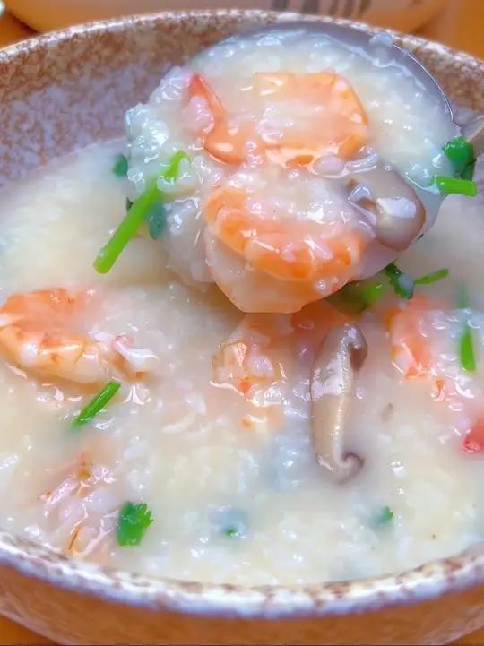 大概没有一个广东人能拒绝潮汕砂锅虾粥