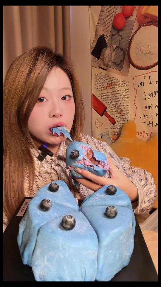 终于吃上蓝莓麻薯蛋糕噜!