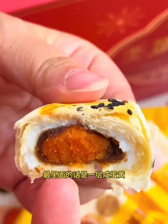 蛋黄酥零食礼盒:早餐佳品,糕饼美味好吃的蛋黄酥囤好货过大年雪媚娘蛋黄酥c