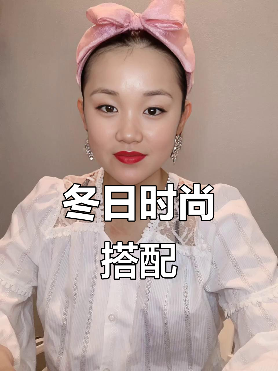 冬季羽绒服配鲨鱼裤,保暖又显高挑,长腿效果满分!