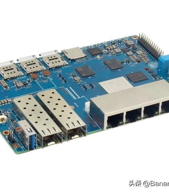 香蕉派BPI-R4路由器板采用联发科MT7988A (Filogic 880)四核ARM 