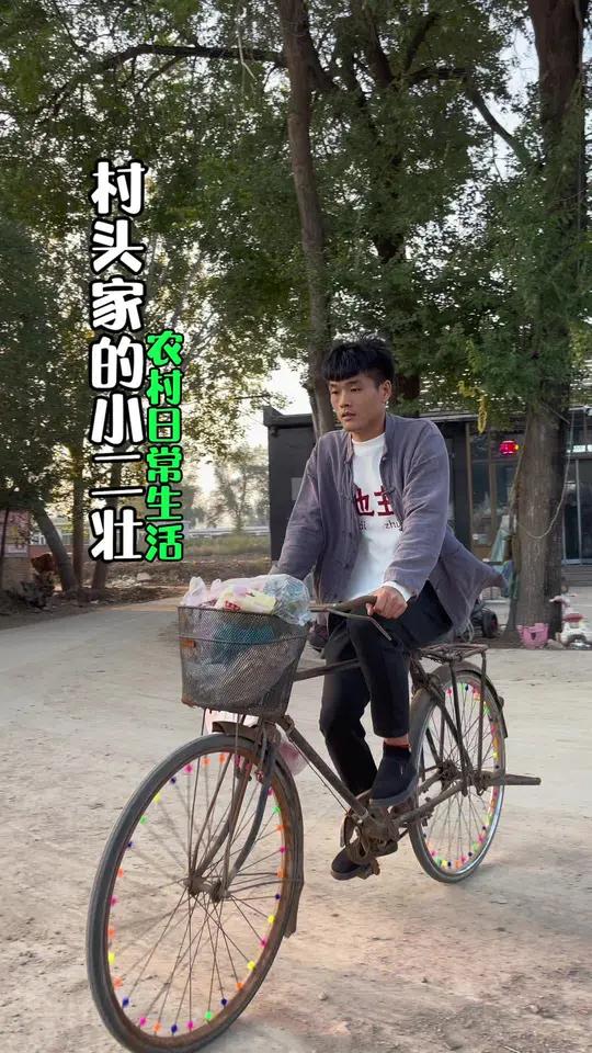 冬天来了,天突然就冷了,买点菜给老爸老妈做个火锅吃,一家人坐在一起吃冬天第一顿火锅!你们冬