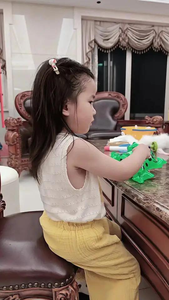 池塘边有只小青蛙呱呱呱,水面上有只小黄鸭嘎嘎嘎～～早教儿歌《小动物叫声》来啦 启蒙早教儿歌