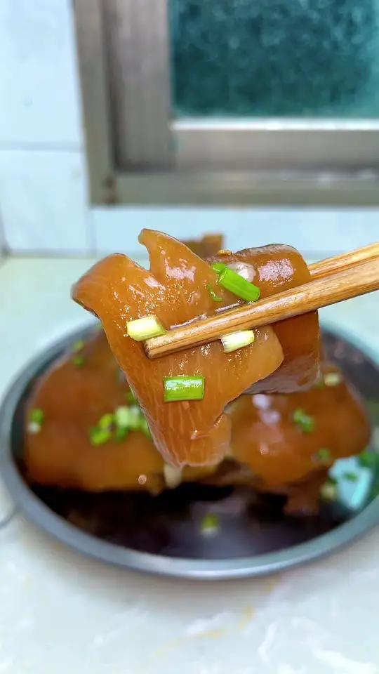 猪肘子简单家常做法,软烂脱骨肥而不腻,太好吃了!