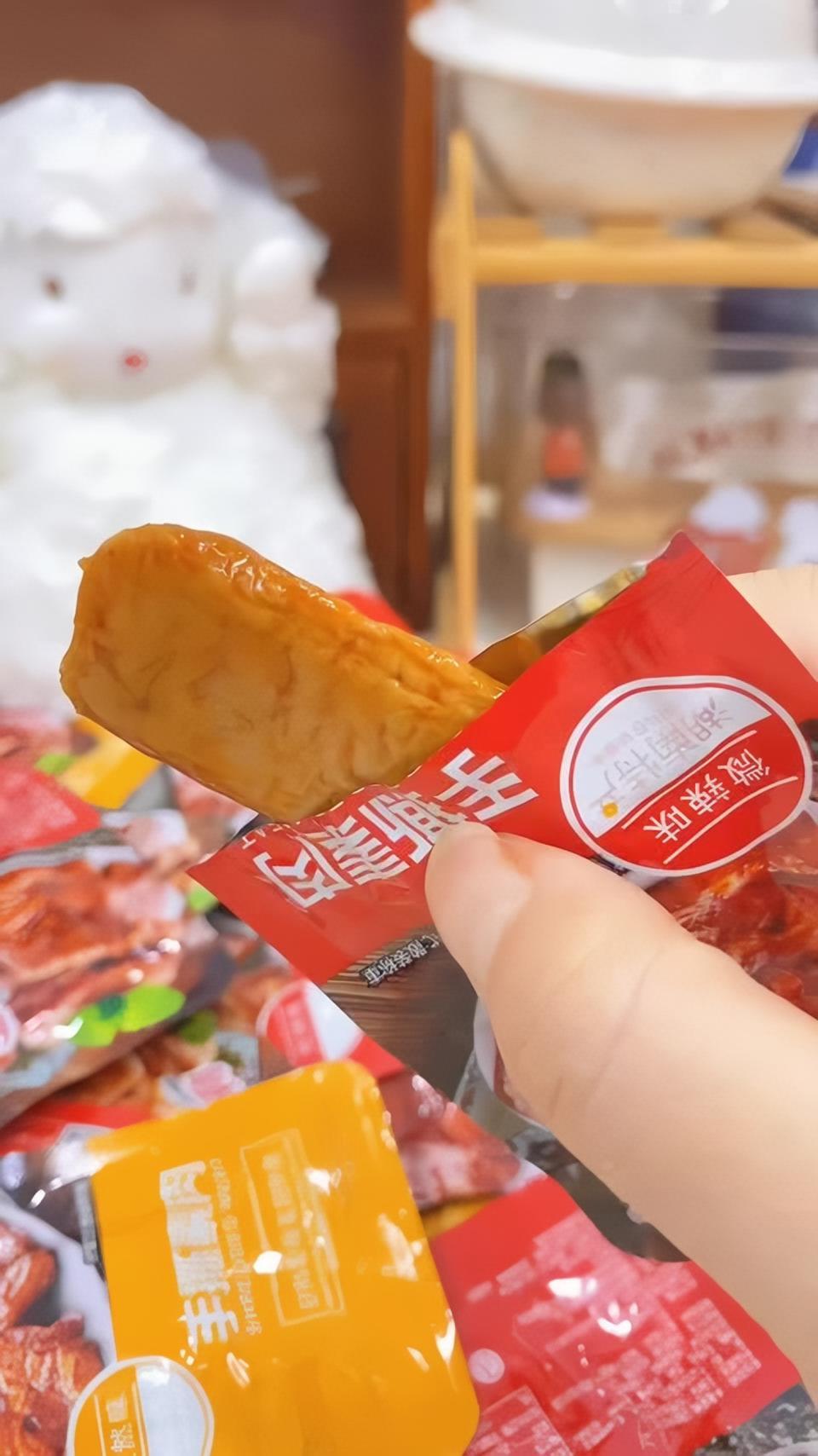 这个手撕素肉丝丝入味嚼劲十足,越吃越香的手撕素肉,好吃到嗦手指 美食 素肉 好吃到停不下来