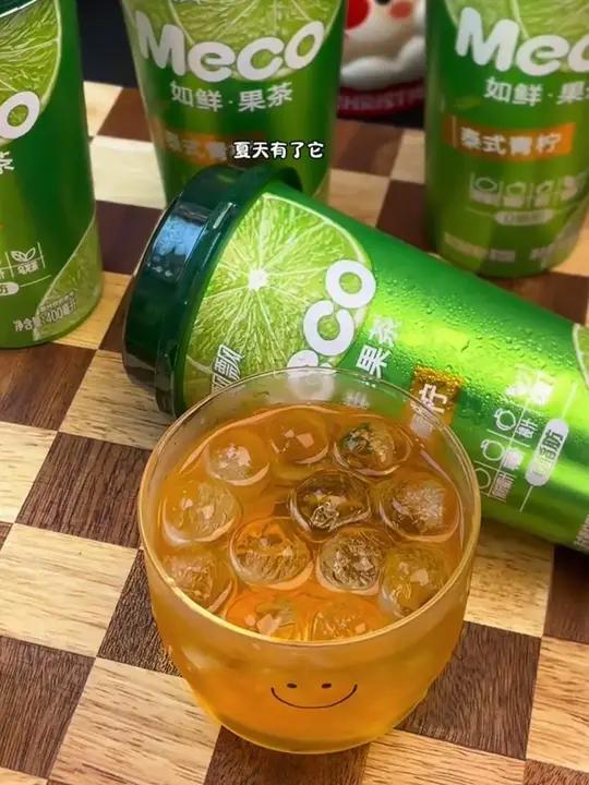 香飘飘新出的果茶,真的好好喝啊,好朋友你也会给我买入夏的第一杯香飘飘果茶的,对吧对吧!仙女