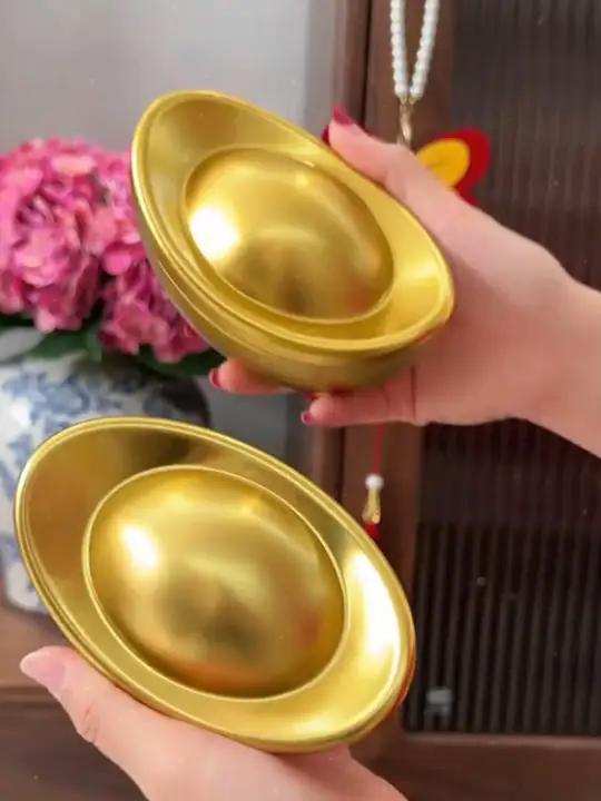 X德芙这个元宝造型的真的太喜庆了,好适合当年货!关键一盒20颗还加一个元宝铁盒!不管是送人