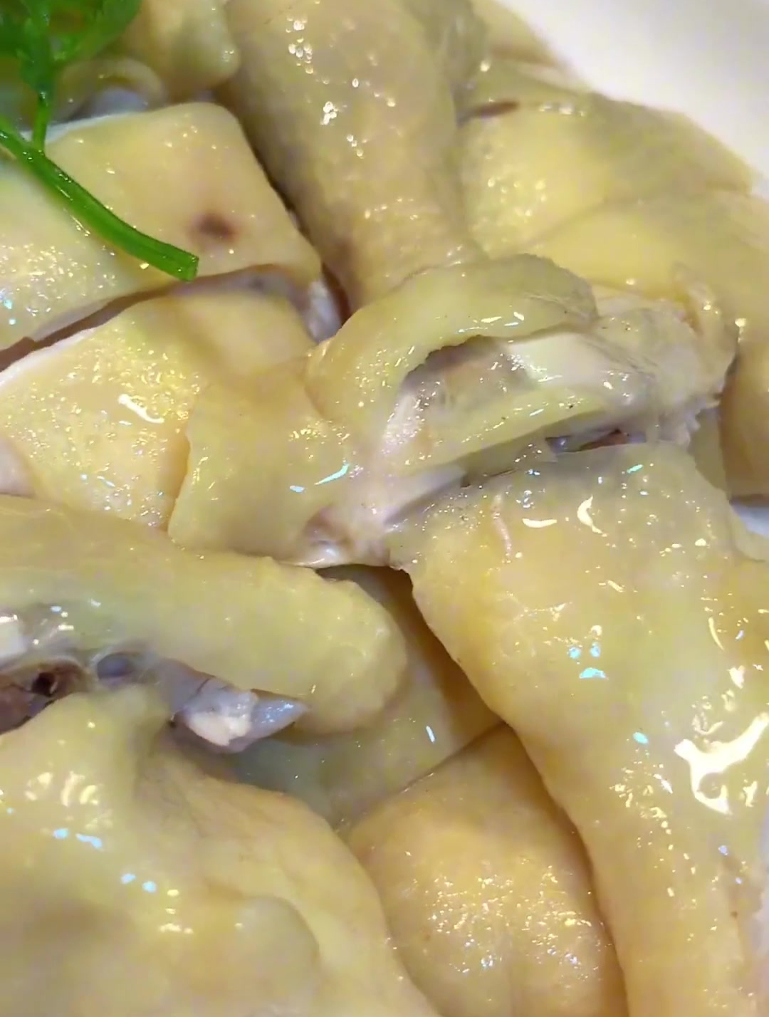 白切鸡怎么做才皮脆肉滑?广州酒家传承六十年传统做法大公开