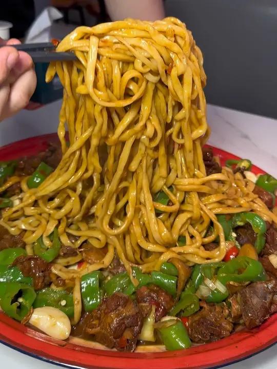 巨好吃的辣子鸡手擀面你尝了吗?