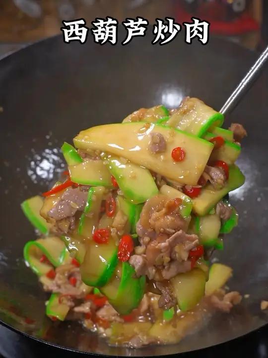 不知道吃什么菜的朋友可以试试这个西葫芦炒肉,清甜爽口真的很下饭#西葫芦炒肉 #西葫芦 #家