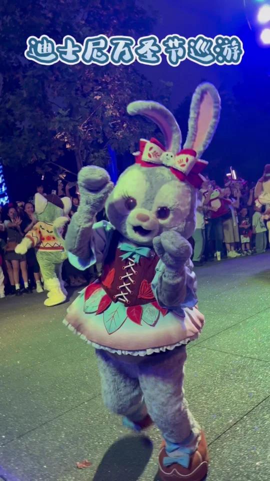 迪士尼万圣节巡游真羡慕这里的NPC