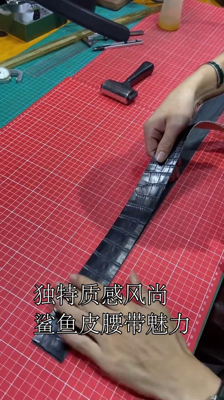 独特质感风尚鲨鱼皮腰带魅力