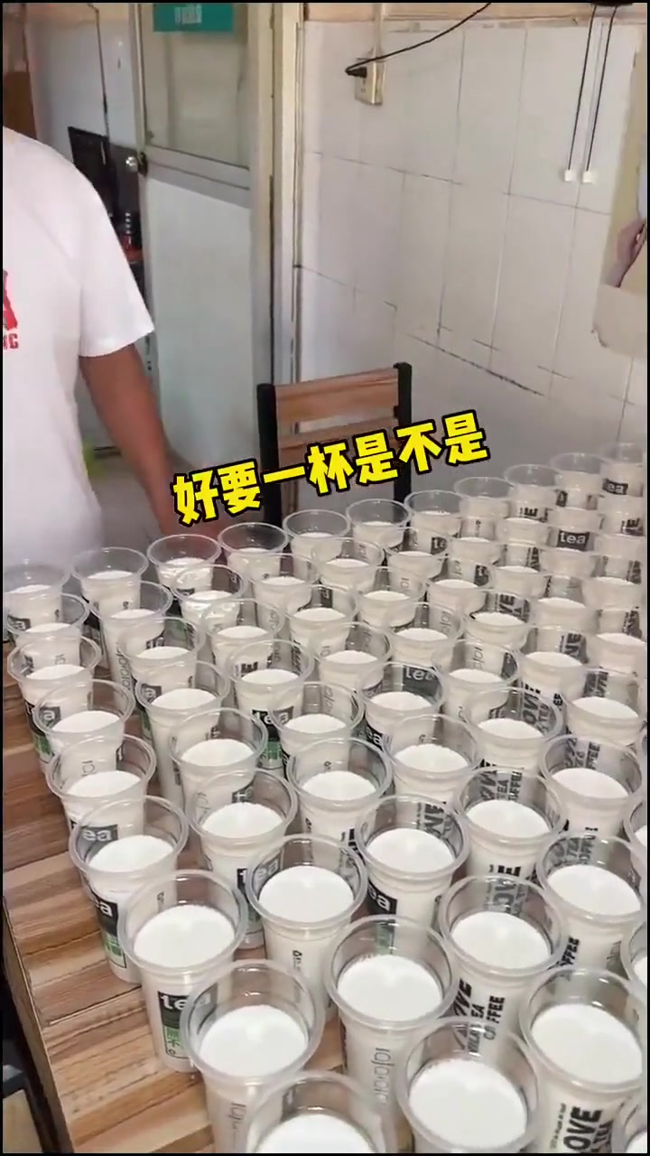 在泉州喝到了6块钱的奶茶和双皮奶,超多料,满满童年回忆～