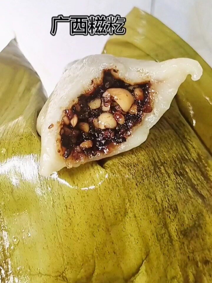 广西特色美食蕉叶糍籺