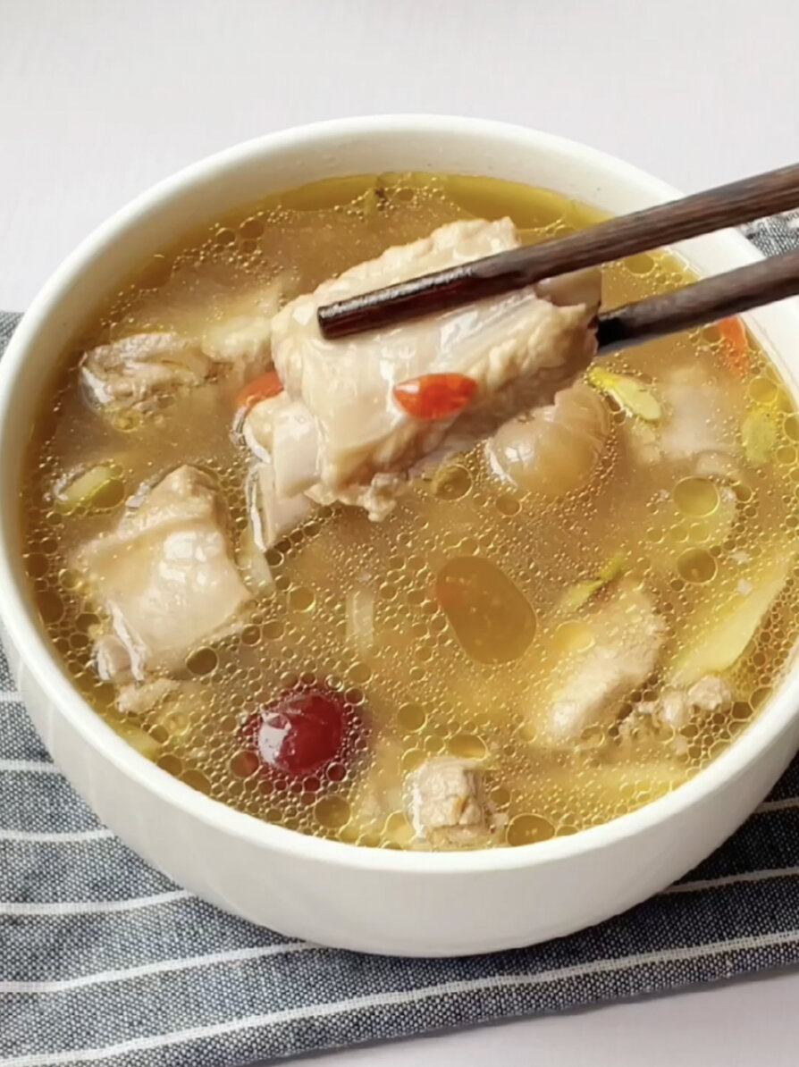 石斛桂圆排骨汤,汤鲜味美,超好喝!