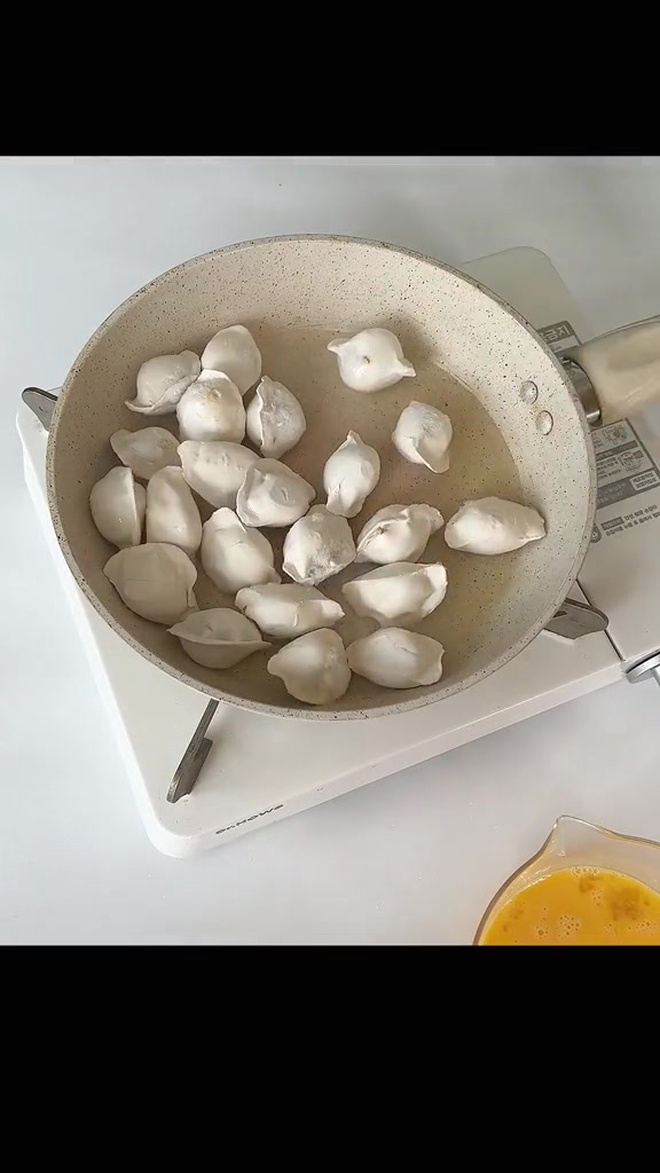 饺子天花板吃法～抱蛋煎饺