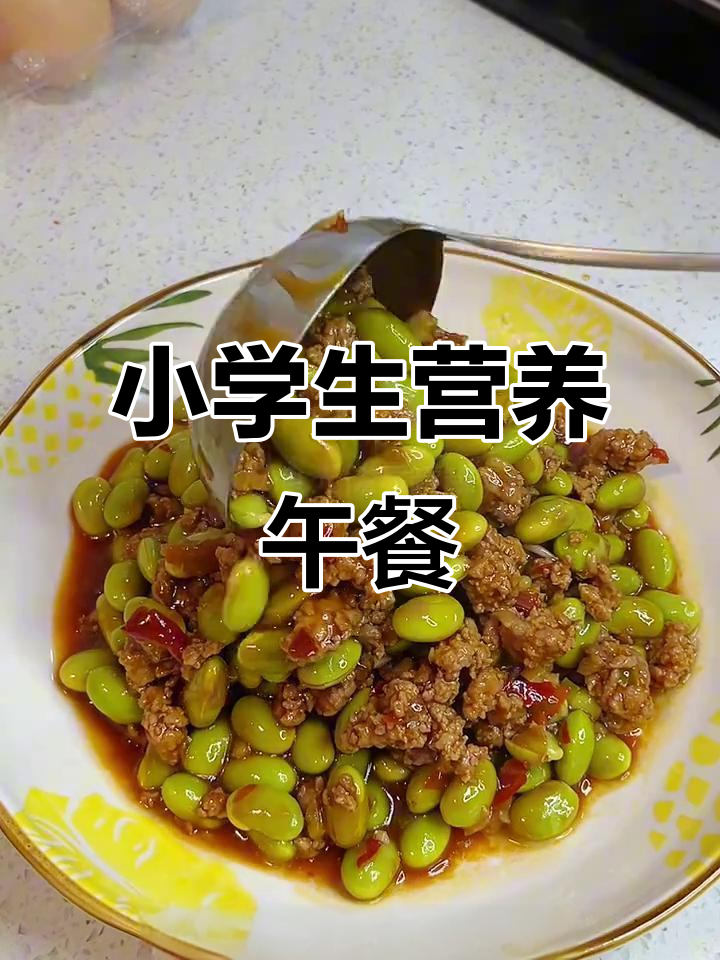 小学生午餐:黄瓜炒肉丝、毛豆米焯水,营养满满又下饭
