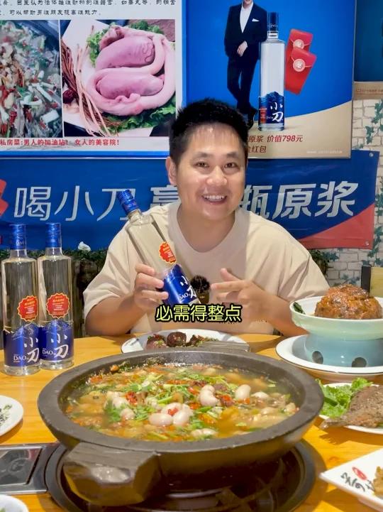 开在徐水国道边上的私房菜馆,鞭打霸王全是硬货,好菜配好酒,山葱花小米粥,不赖