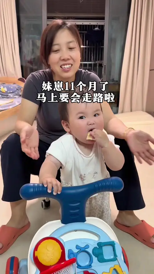 10个月23天妹崽能单手扶走,时光飞逝如梦幻