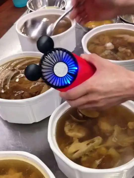 几十年功力粤菜老师傅炖的汤清晰见底