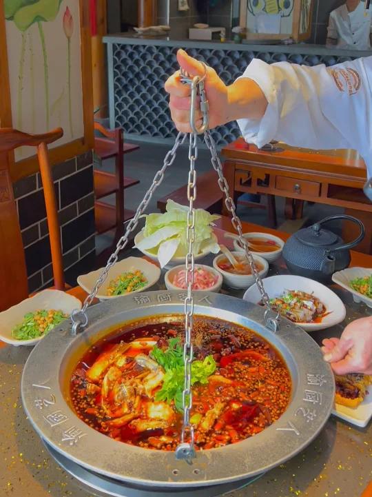 观音桥丨渝厨艺人吊锅耗儿鱼