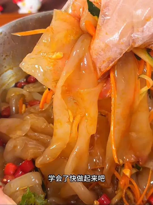 天气太热,给家长做碗凉拌大拉皮,Q弹爽滑,真的很不错
