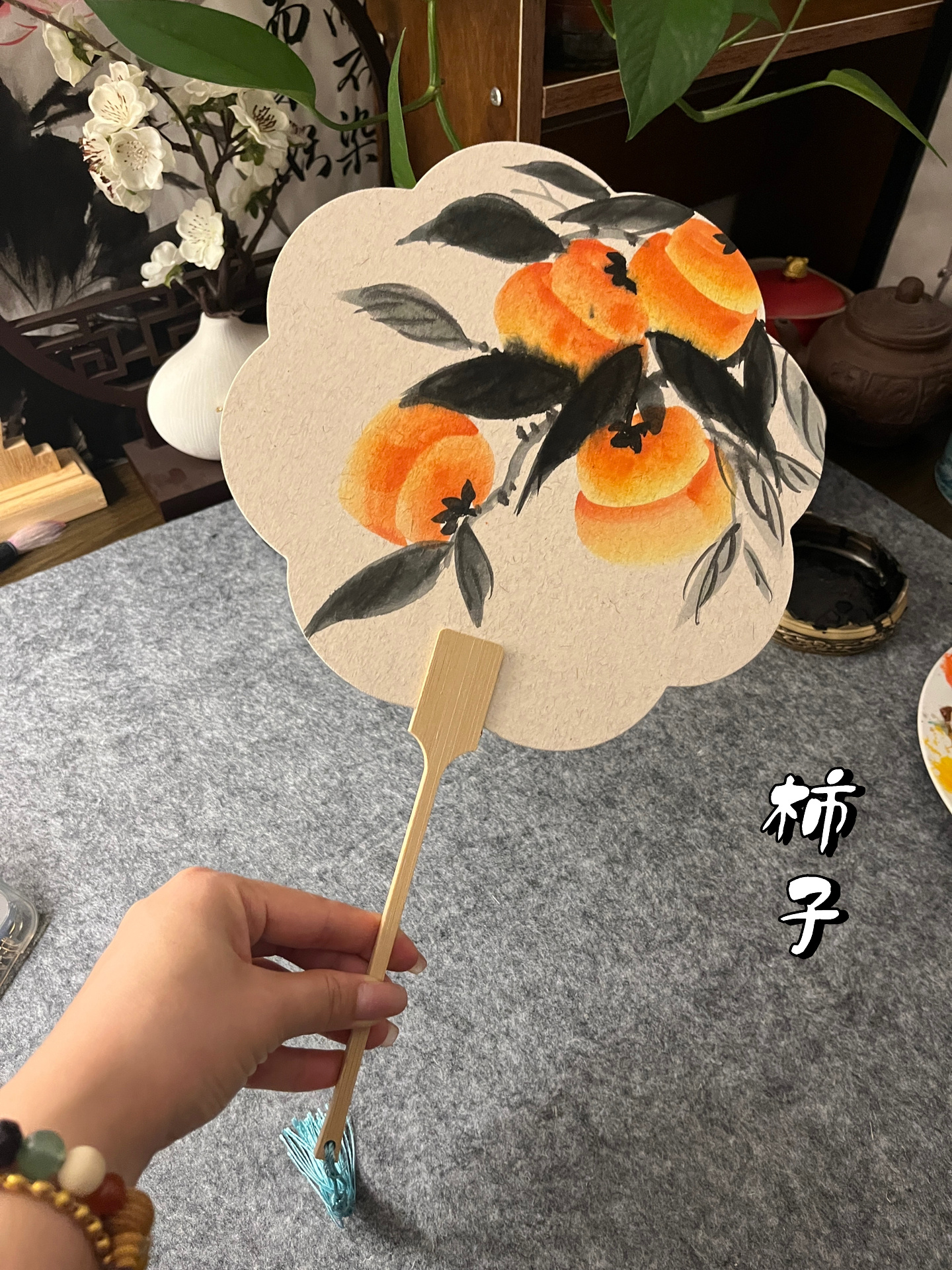 手绘团扇柿子,寓意事事如意~