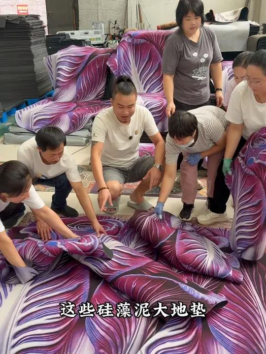 各种尺寸都有的定制版紫色大白菜,实在是太漂亮了,紫气东来,百菜齐聚,快来抢
